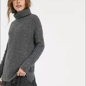 Abercrombie & Fitch turtle neck sweater